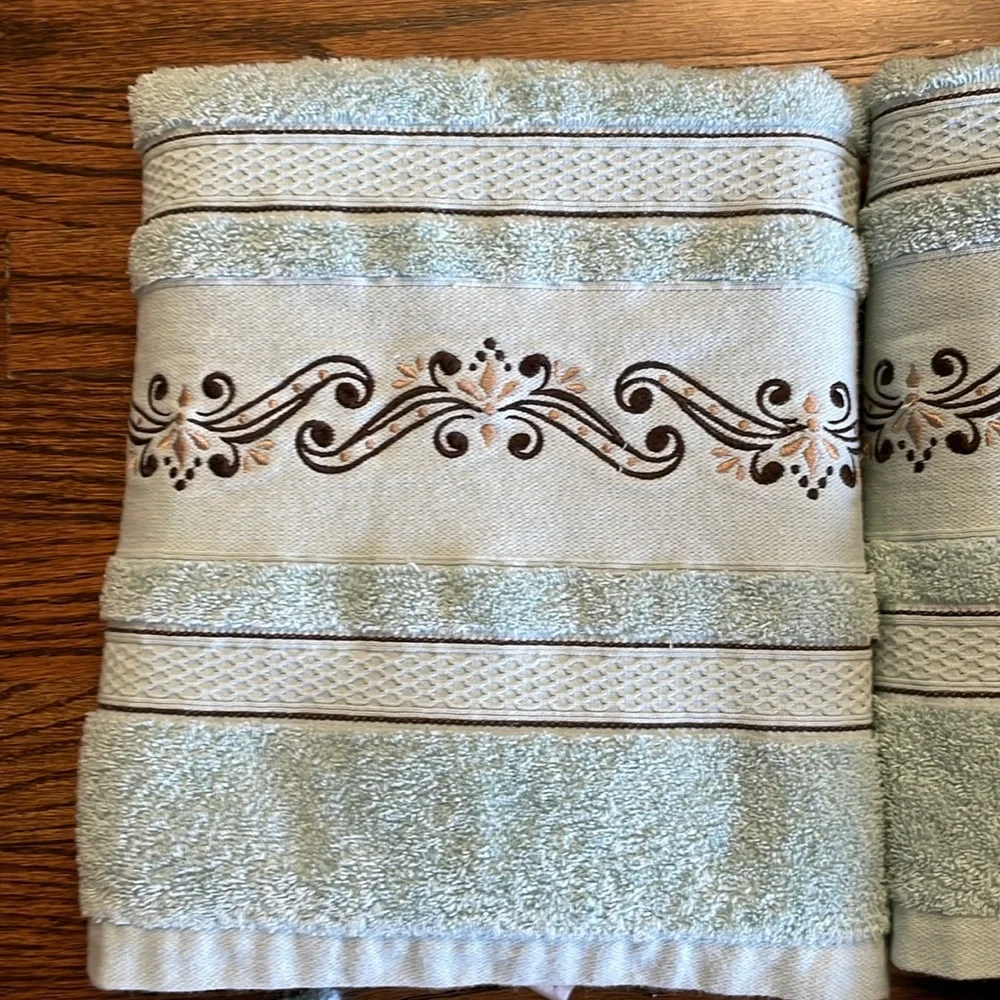 New! Set of 6, Matching bath towel set!